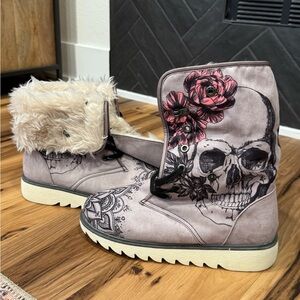 New RAAD Women's Skull and Floral Fur-Lined Boots in Lavender size 8